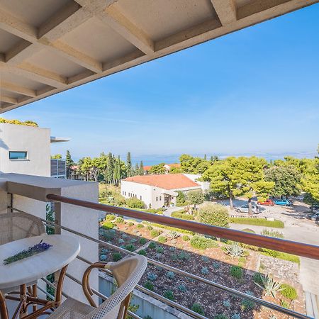Aminess Vival Velaris Resort Supetar Exterior photo