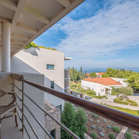 Aminess Vival Velaris Resort Supetar Exterior photo