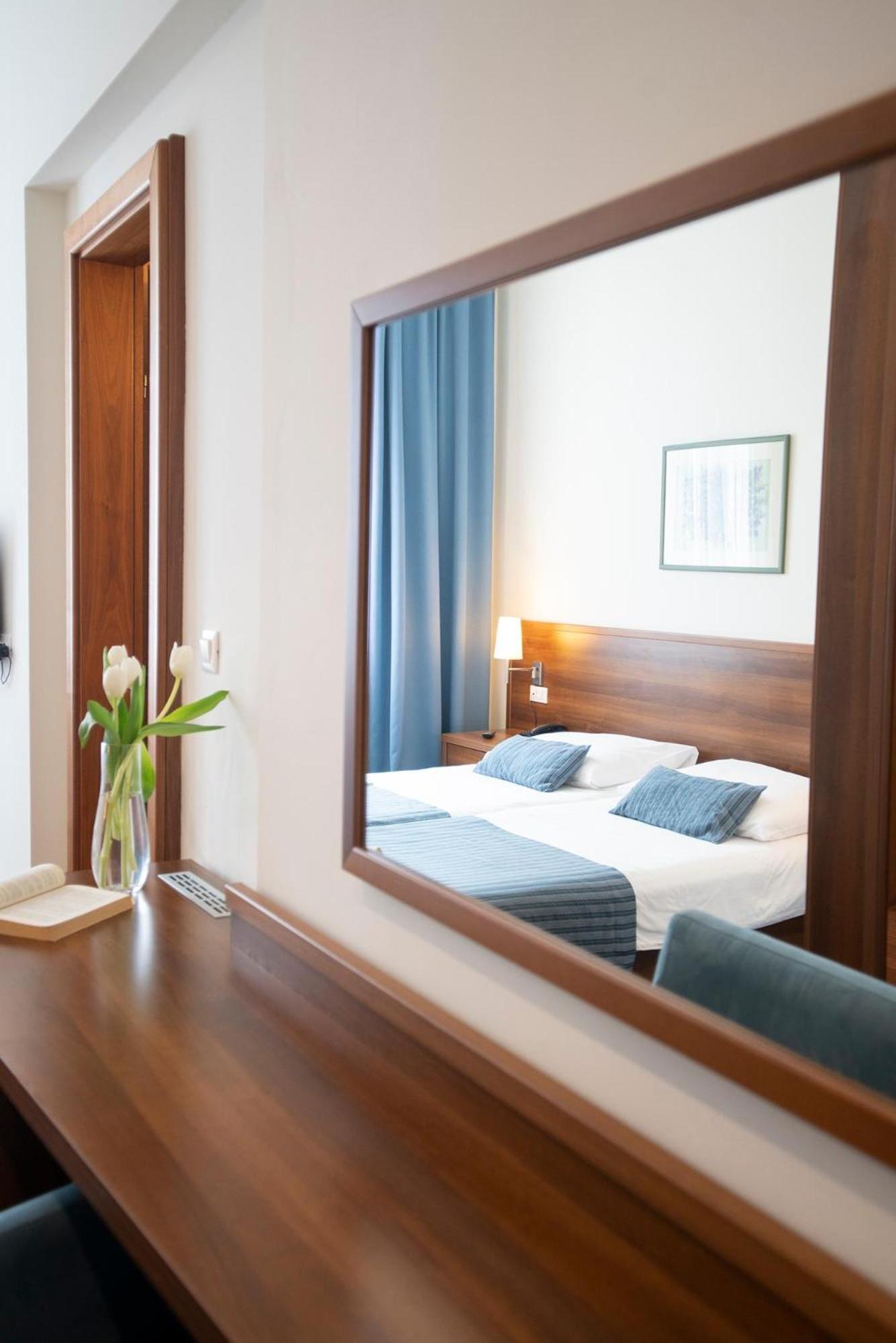 Aminess Vival Velaris Resort Supetar Exterior photo