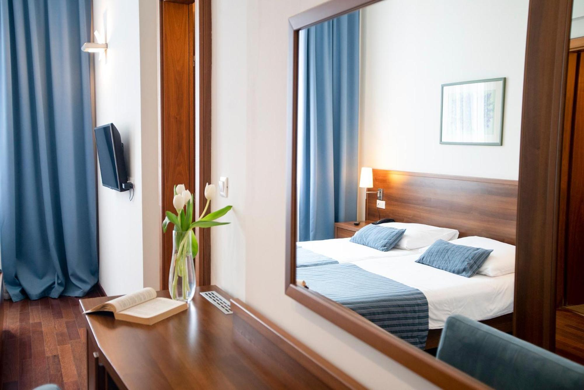 Aminess Vival Velaris Resort Supetar Exterior photo