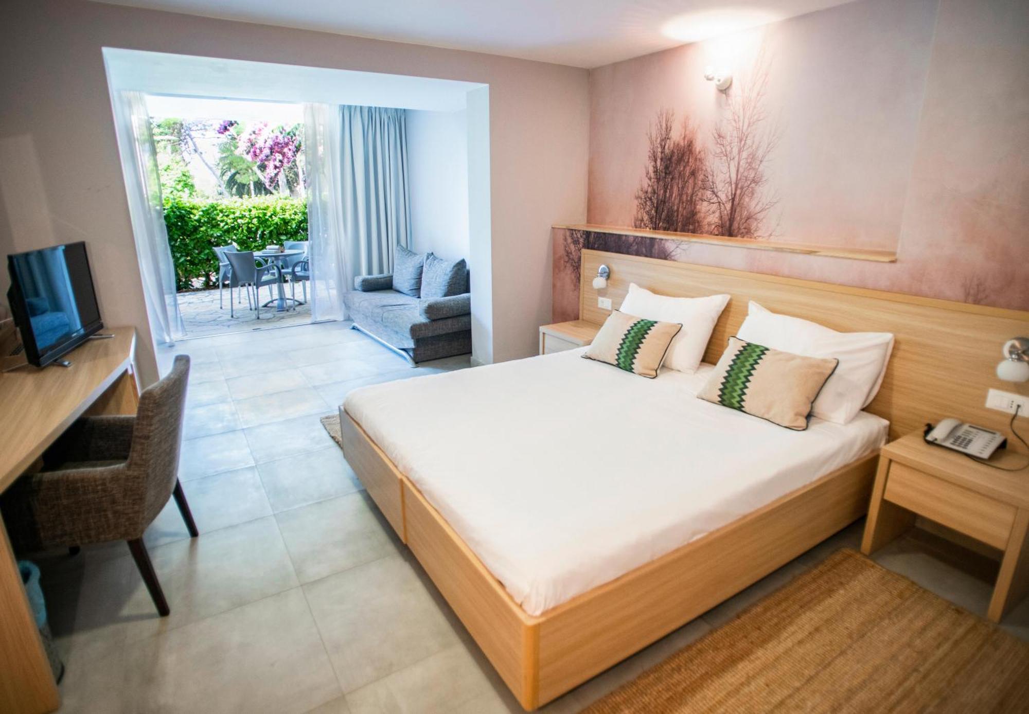 Aminess Vival Velaris Resort Supetar Exterior photo