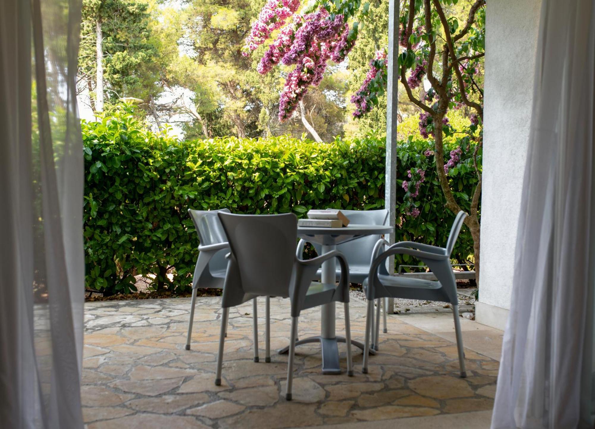 Aminess Vival Velaris Resort Supetar Exterior photo