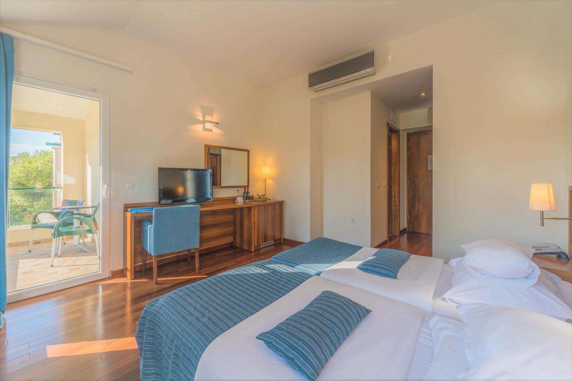 Aminess Vival Velaris Resort Supetar Room photo