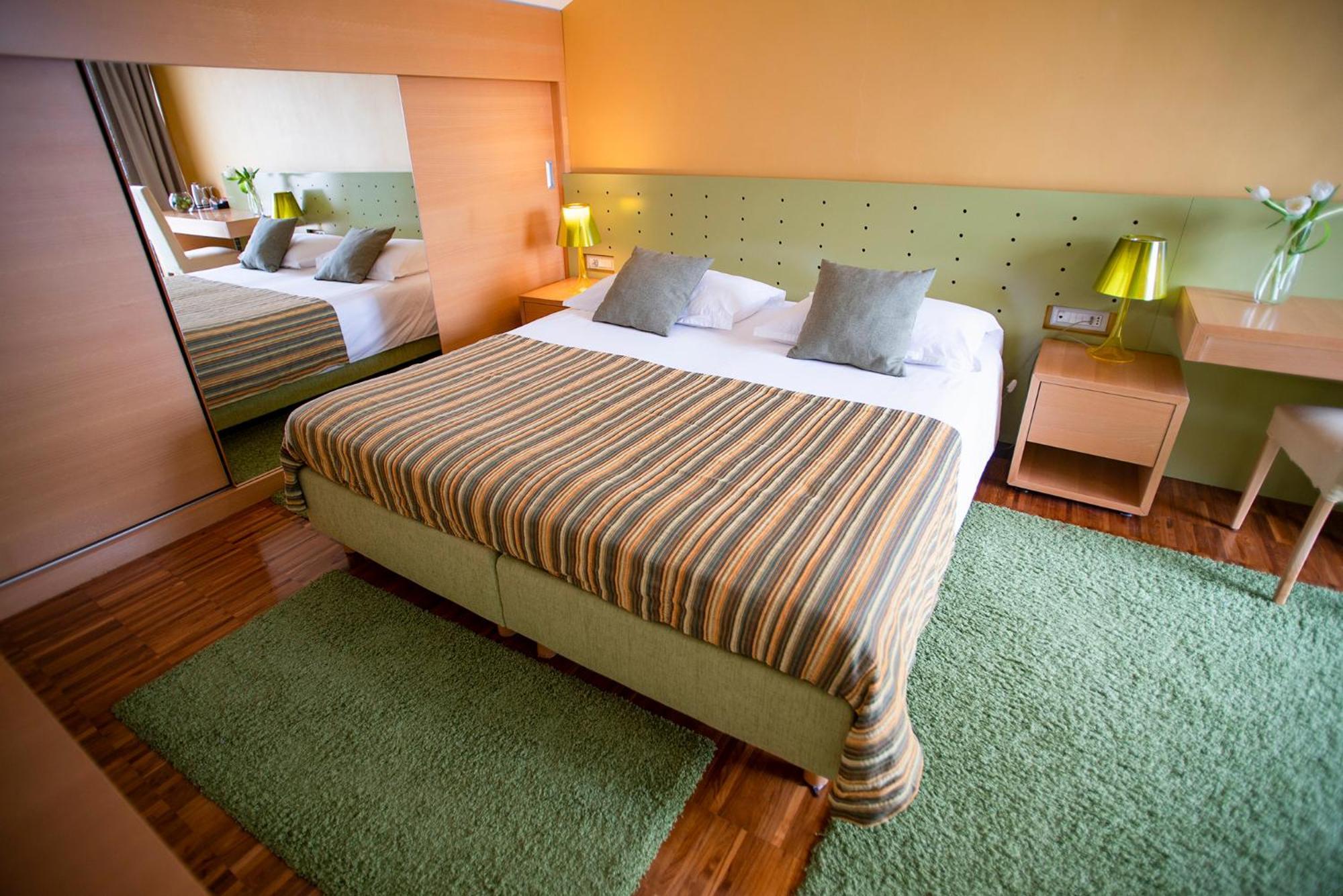 Aminess Vival Velaris Resort Supetar Exterior photo