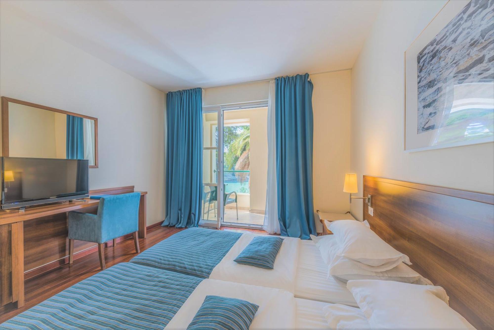 Aminess Vival Velaris Resort Supetar Exterior photo